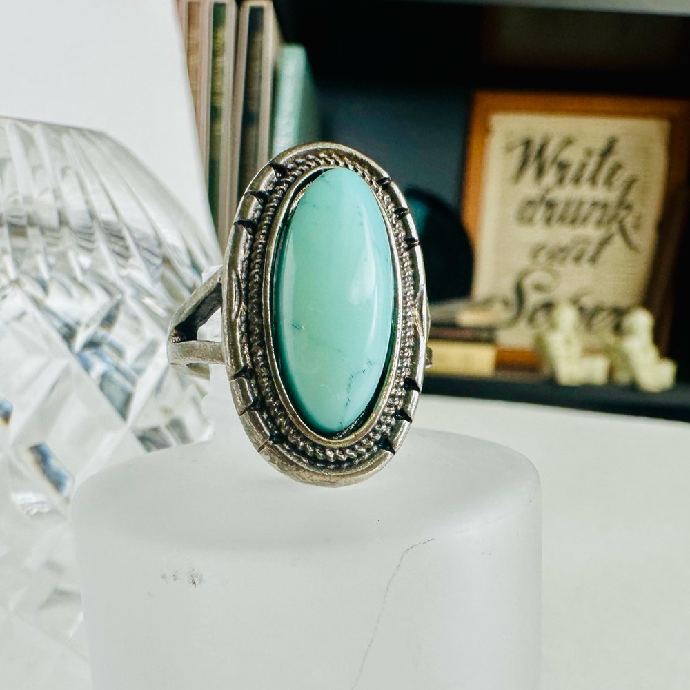 Sterling Silver & Turquoise Large Stone Southwest-Style Ring, Size 8.5 - Picture 2 of 8